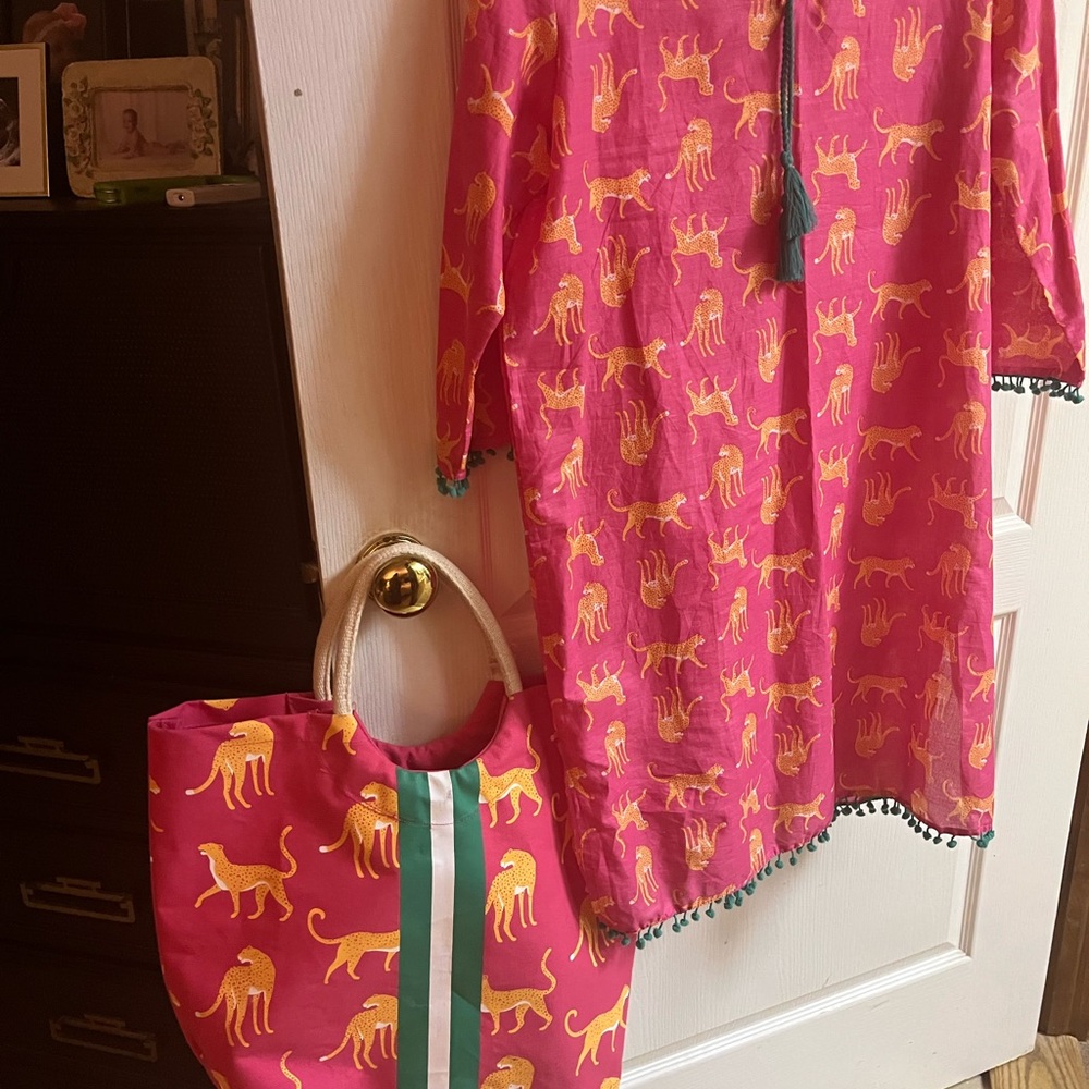NWT Tunic beach cover-up.  Yellow Tiger Print with matching beach bag